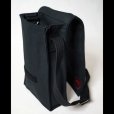 画像4: オスプリー スプラッシュ 帆布バッグ - 赤 x 黒 (4)